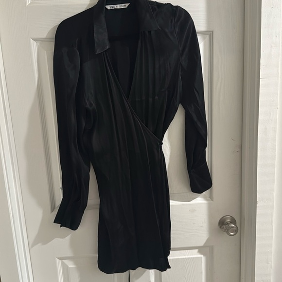 NWT. Zara Black Satin Effect Wrap V-neckline Mini Dress. Size XL - Picture 2 of 6